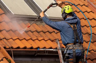 Démoussage et hydrofuge de toiture à Cravencères